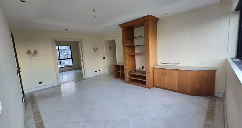 Apto centenário 4/4 sendo duas suítes, sala em 2 ambientes, cozinha, área de serviço com dependência completa.