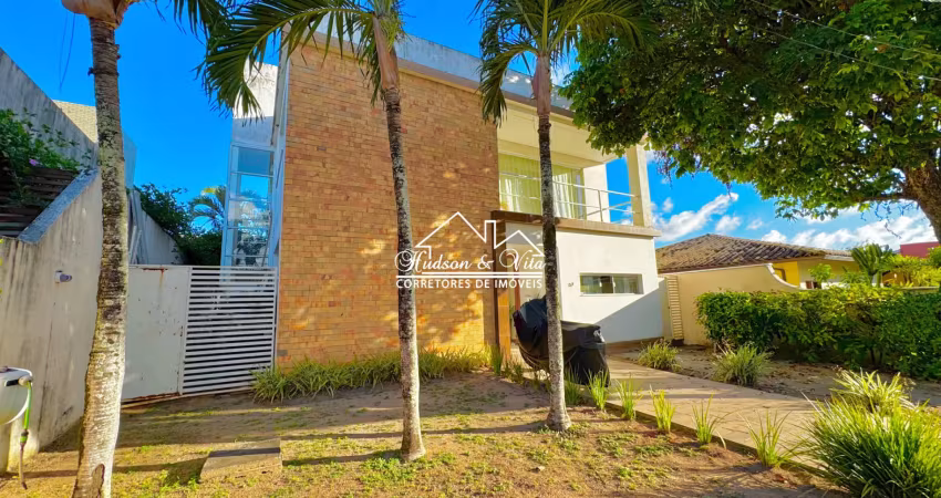 Casa piatã piatã  investimento: 2.000.000  são 4/4 suítes, sala com pé direito duplo, lavabo, copa/cozinha, área externa, espaço gourmet, jacuzzi, bastante área verde, super ventilada.