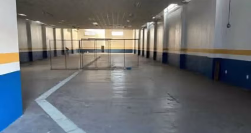 Aluga-se esse galpão em uma localização privilegiada  da av. tefé, do bairro praça 14.