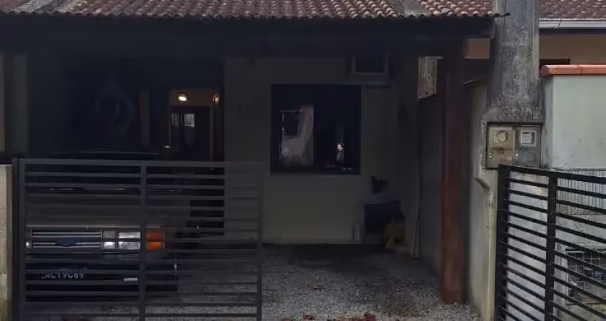 Geminado planta baixa em excelente localização no bairro itinga