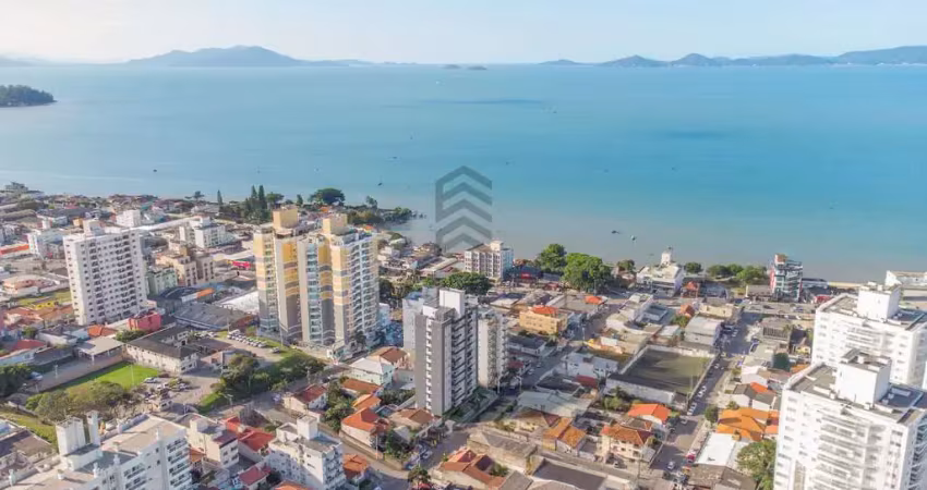Apartamento 3 dormitórios, sendo uma suíte, sacada com churrasqueira e vista mar
