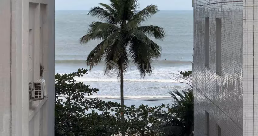 Apartamento com varanda e vista mar na quadra mar da praia das pitangueiras de 3 quartos (1 suíte),