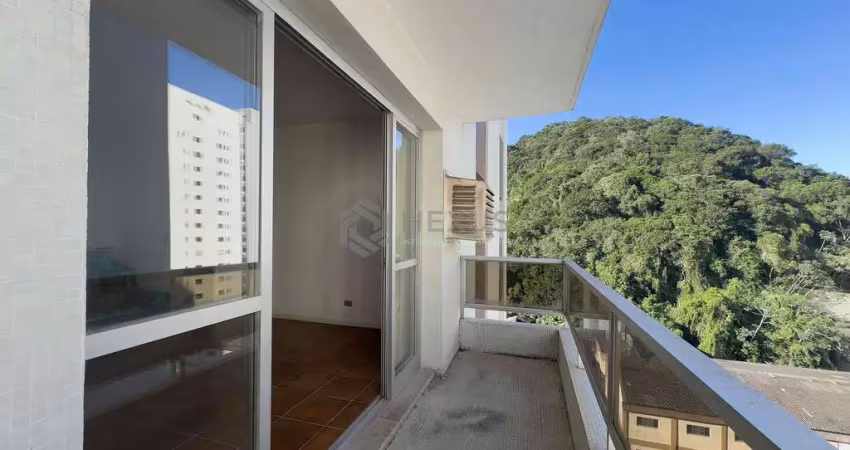 Apartamento com varanda em prédio com lazer a duas quadras da praia das pitangueiras de 3 quartos (