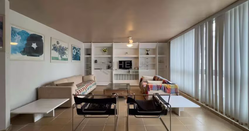 Apartemento na quadra-mar da praia das pitangueiras à venda, guarujá-sp.