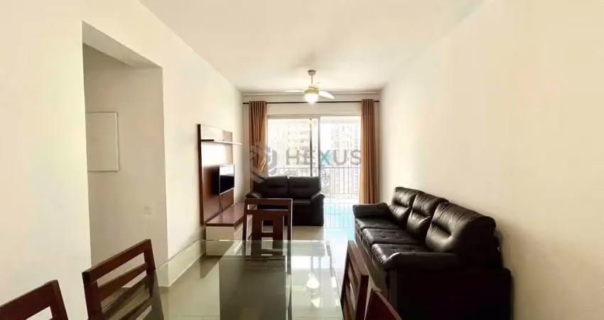 Apartamento com varanda a uma quadra da praia das pitangueiras de 2 quartos, 1 vaga, guarujá-sp.