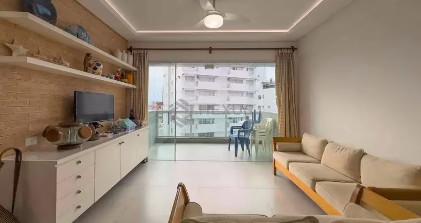 Apartamento com varanda na praia das astúrias de 3 quartos (1 suíte), 1 vaga, guarujá-sp.