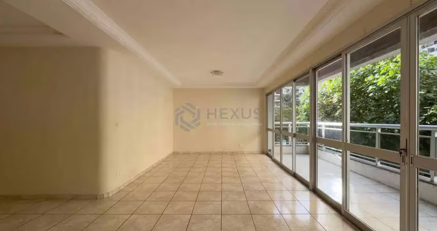 Apartamento com varanda e vista livre a uma quadra da praia das pitangueiras de 3 quartos (1 suíte)