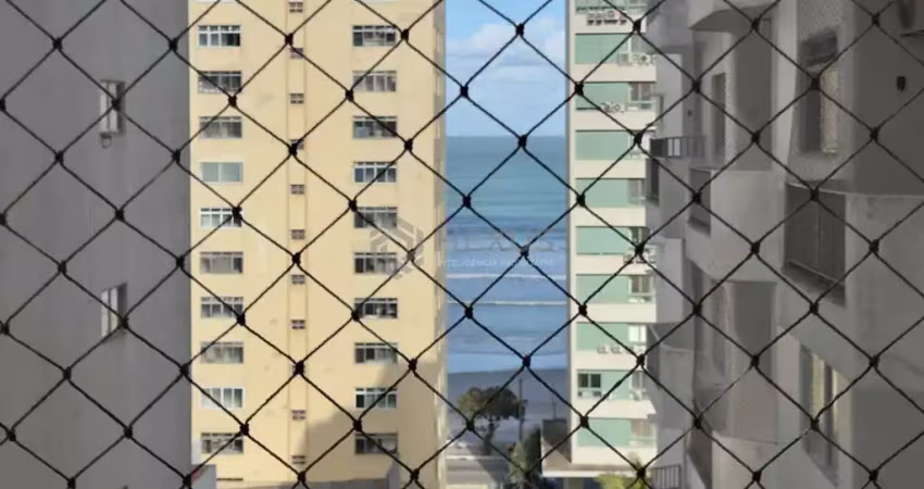 Apartamento com varanda e vista mar a uma quadra da praia das pitangueiras de 2 quartos com 1 vaga,