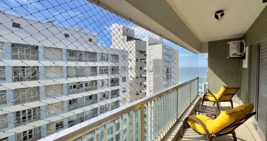 Apartamento à venda na praia das pitangueiras com 3 quartos ( 1 suíte ) e 2 vagas.