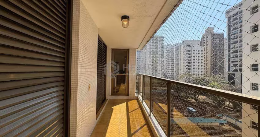 Apartamento com varanda e lazer na praia das pitangueiras, guaruja | hexus