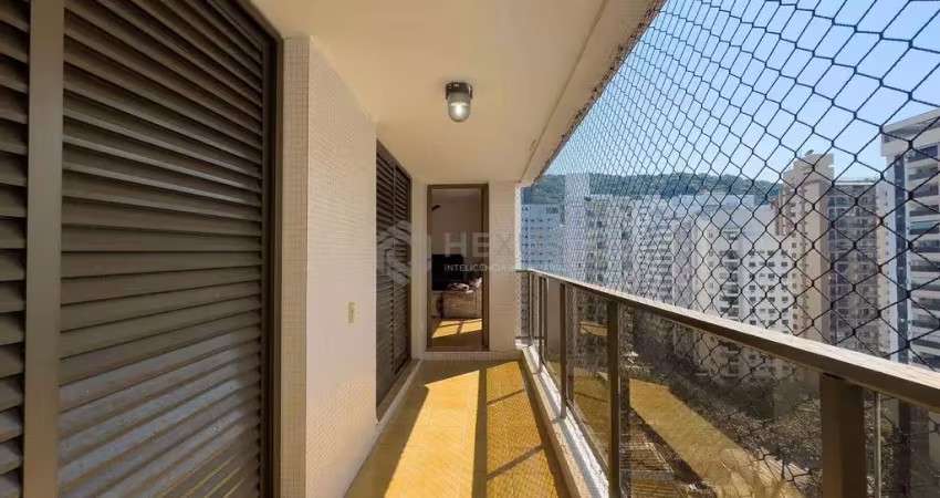 Apartamento com varanda e lazer na praia das pitangueiras, guaruja | hexus