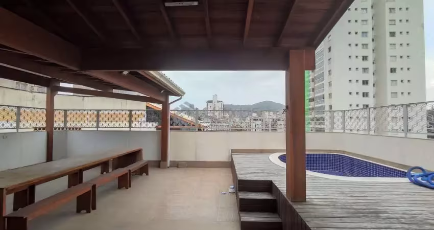 Cobertura penthouse reformada com piscina e churrasqueira na praia das asturias, guaruja | hexus