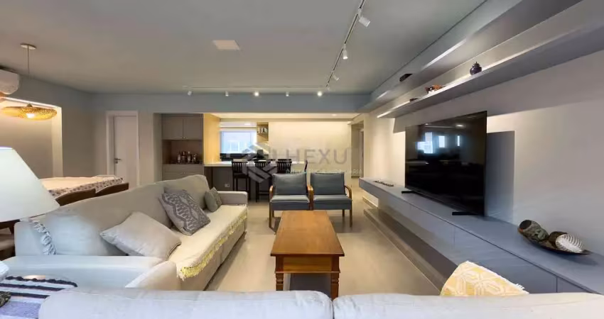 Apartamento com varanda e vista mar, reformado, quadra mar, praia das pitangueiras, guaruja - hexus