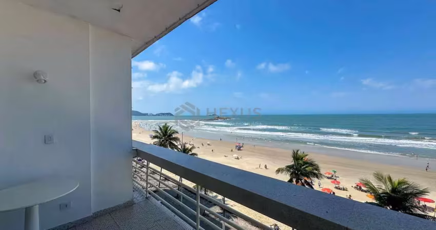 Apartamento frente mar reformado com varanda e vista mar na praia das pitangueiras, guaruja