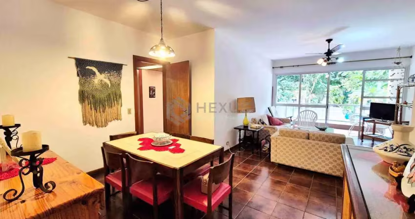 Apartamento com varanda e lazer na quadra mar da praia das pitangueiras, guaruja