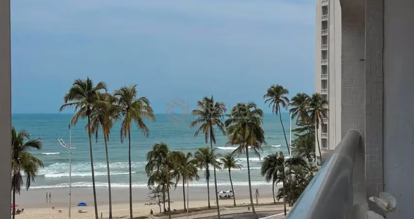 Apartamento com varanda e vista mar na quadra mar da praia das pitangueiras, guaruja