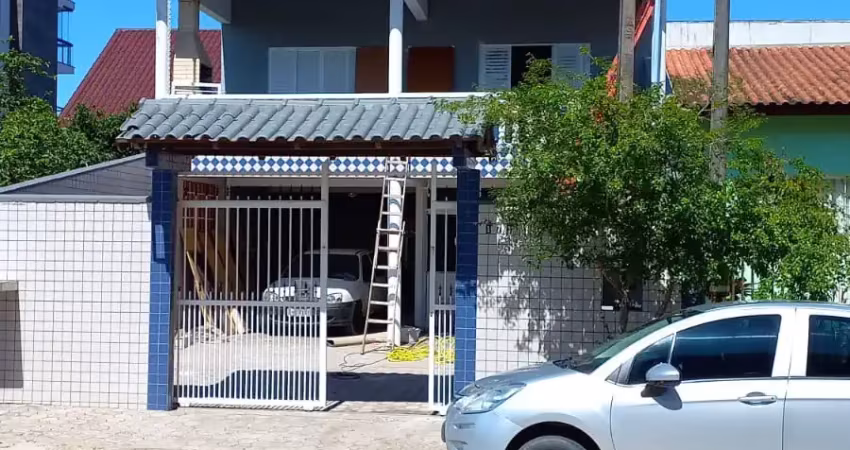 Sobrado em  excelente localização com dois apartamentos independentes