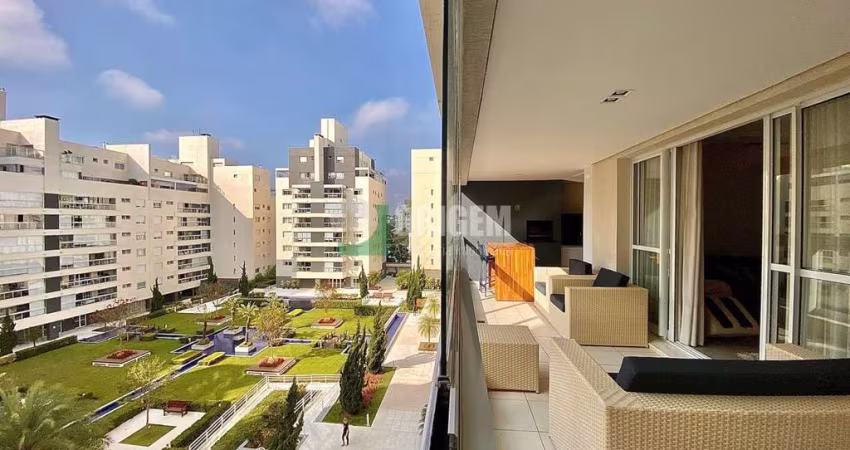 Apartamento  em condomínio clube no Água Verde, com 3 suítes, churrasqueira a carvão e três vagas.