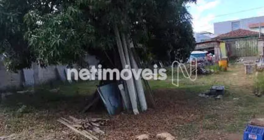 Terreno à venda na Rua Itabirito, São Luiz, Betim