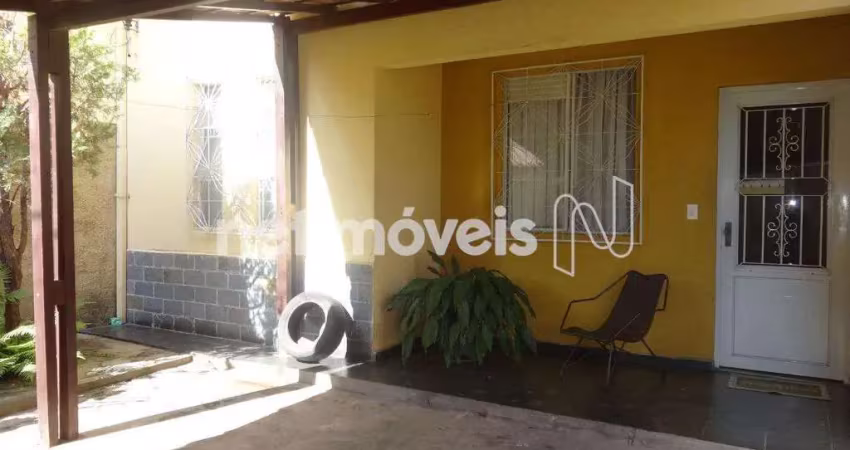 Casa com 3 quartos à venda na Rua Nove, Riacho III, Betim