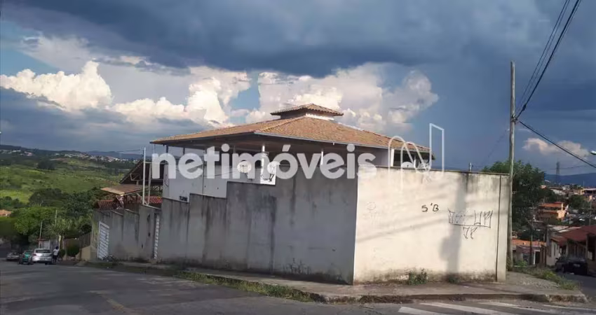 Casa com 2 quartos à venda na Rua Batalha, São João, Betim