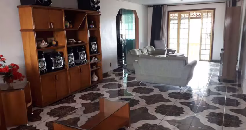 Casa com 3 quartos à venda no Jardim Petrópolis, Betim 