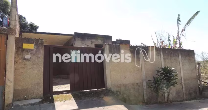 Casa inacabada de 3 quartos, lote todo murado com portão de correr.
