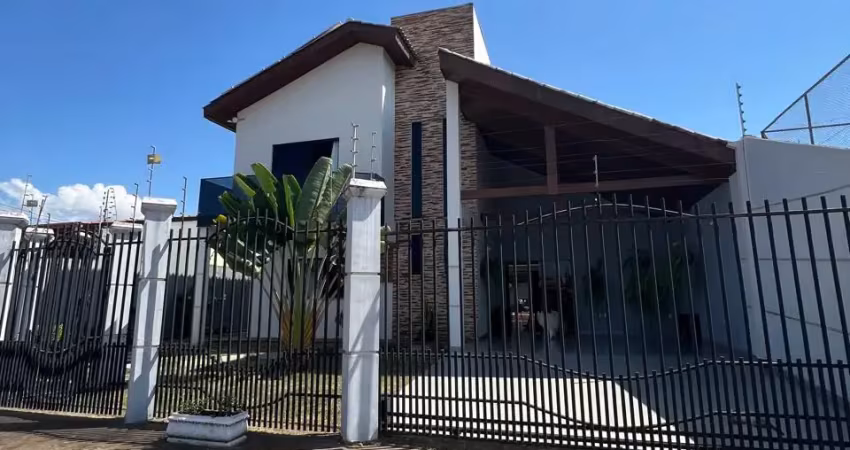Sensacional sobrado, com localização privilegiada, próximo de mercados, bancos e principais avenidas , local seguro, com espaço de garagem para 6 carros