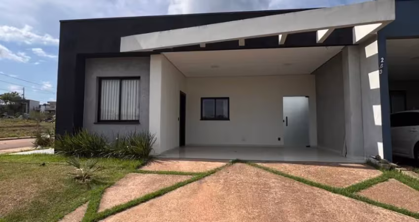 Linda casa no condomínio verana, com 3 quartos, sala em dois ambientes, cozinha planejada, piscina,  onde conforto, exclusividade e elegância se unem para transformar o seu sonho em realidade!