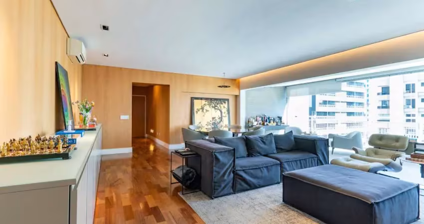 Apartamento à venda no itaim bibi com 3 suítes, 3 vagas de garagem e depósito. lazer com piscina aquecida, academia e sauna. perto da faria lima.