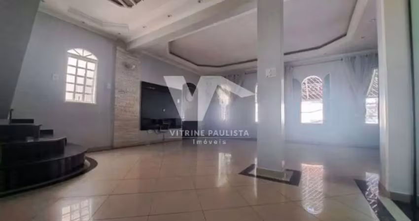 Sobrado à venda na vila carrão com 3 quartos, 2 suítes e 3 vagas de garagem, com 145m² de área, sala ampla com porcelanato e portão automático.