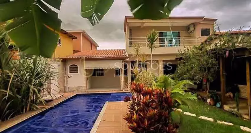 Casa 3 suítes, cozinha planejada + área gourmet c/ churrasqueira | setor de mansões
