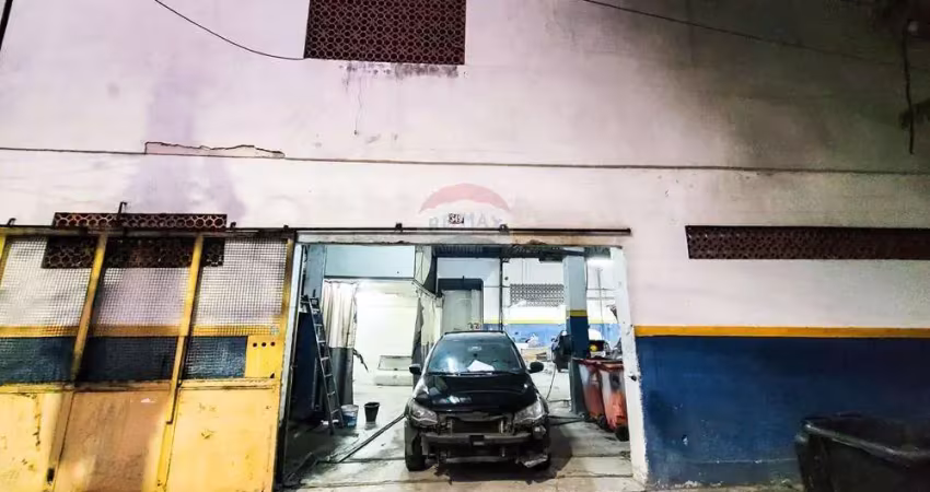 Excelente galpão em ótima localização, área comercial e próximo a comércio e condução com 350m².