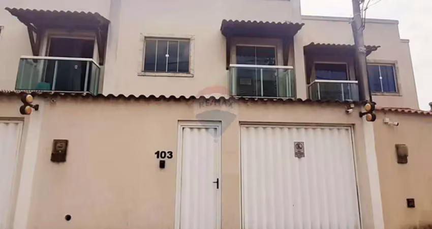 Casa duplex-108m²-3 quartos (1 suíte)-4 banheiros-2 vagas-quintal-630 mil- moneró/rj