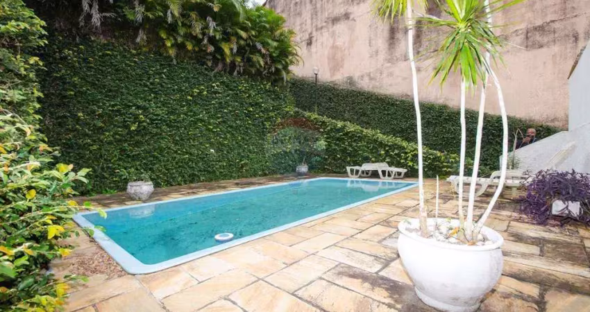 Localizada na rua paraim, na freguesia, ilha do governador, essa casa é um verdadeiro refúgio para quem busca conforto.