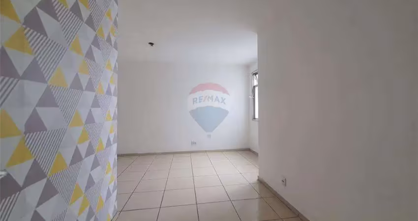 Apartamento aconchegante de 56m²: 1 quarto, sala, 2 banheiros e 1 vaga de garagem em prédio com elevador