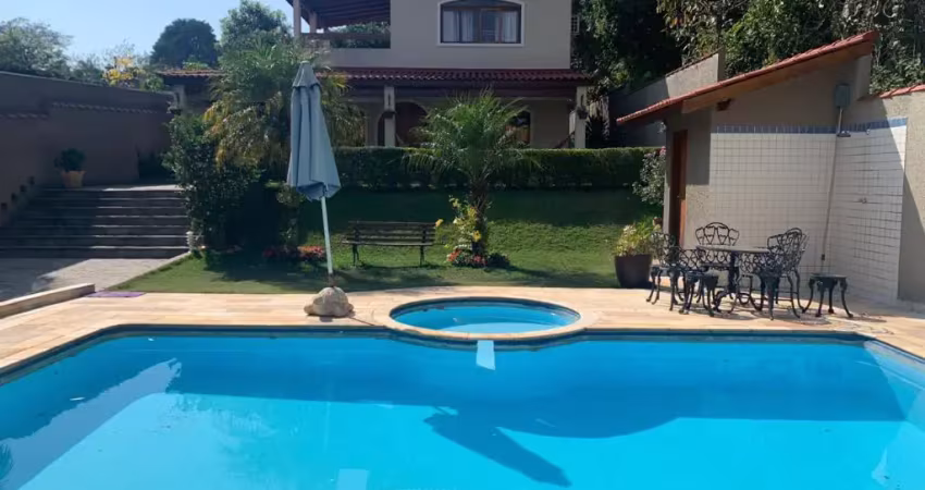 Belíssima casa à venda  em condomínio - oportunidade !!