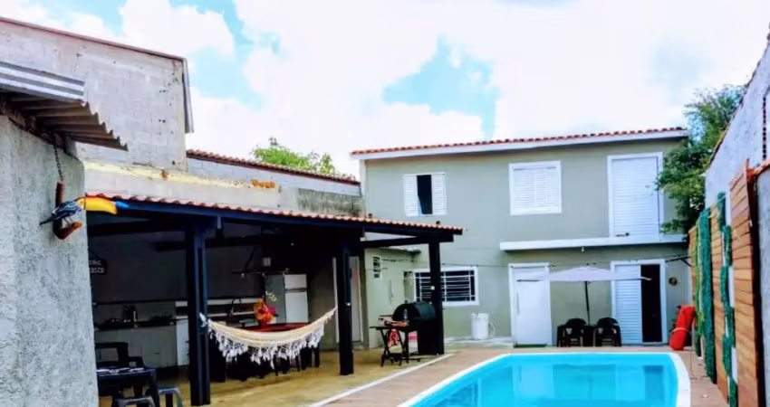 Casa à venda com excelente localização, próxima ao centro de mairiporã, na estrada da roseira!