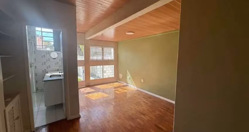 Casa com 2 quartos para alugar na Rua Abre Campo, Santo Antônio, Belo Horizonte