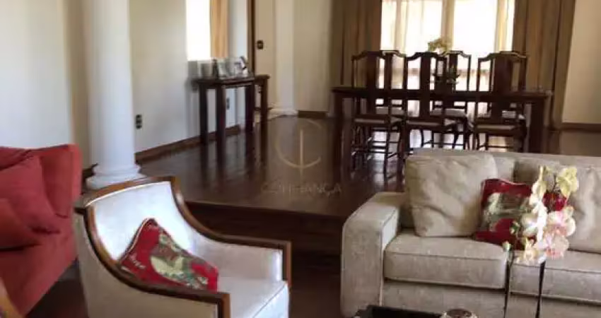 Apartamento  01 por andar , 04 dormitórios (sendo 02 suítes) e 03 vagas garagem