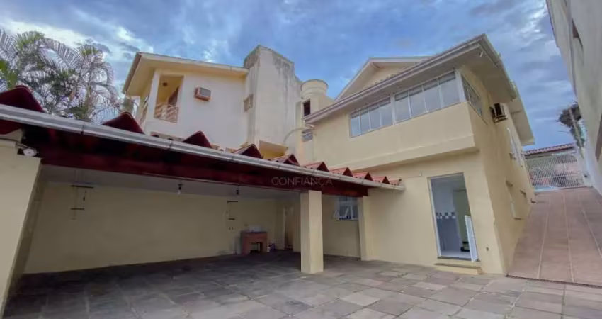 Sobrado com 5 dormitorio, sendo 1 suite - nossa senhora das graças - canoas/rs.