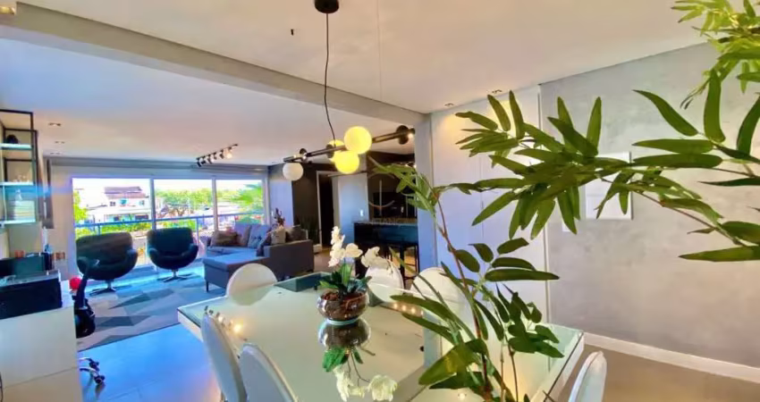 Apartamento semimobiliado com 2 suítes e living estendido