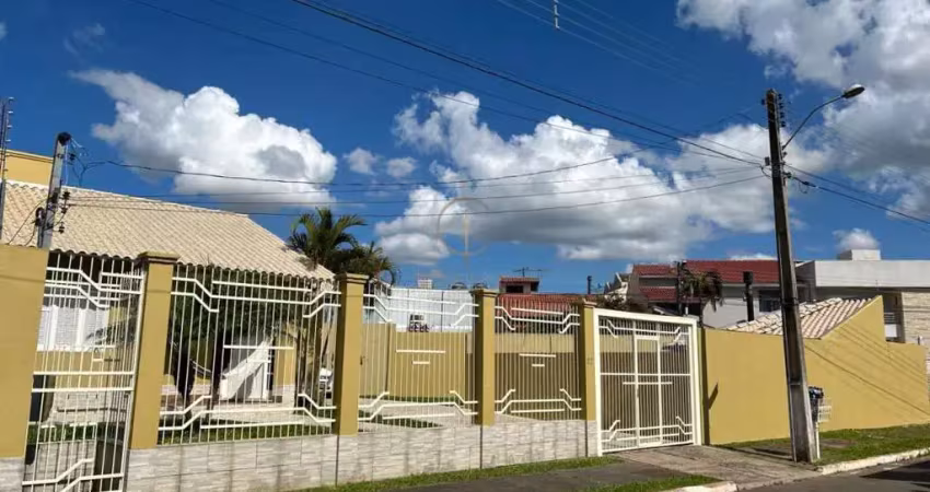 Casa com 3 dormitórios e piscina, no moinhos de vento, em canoas