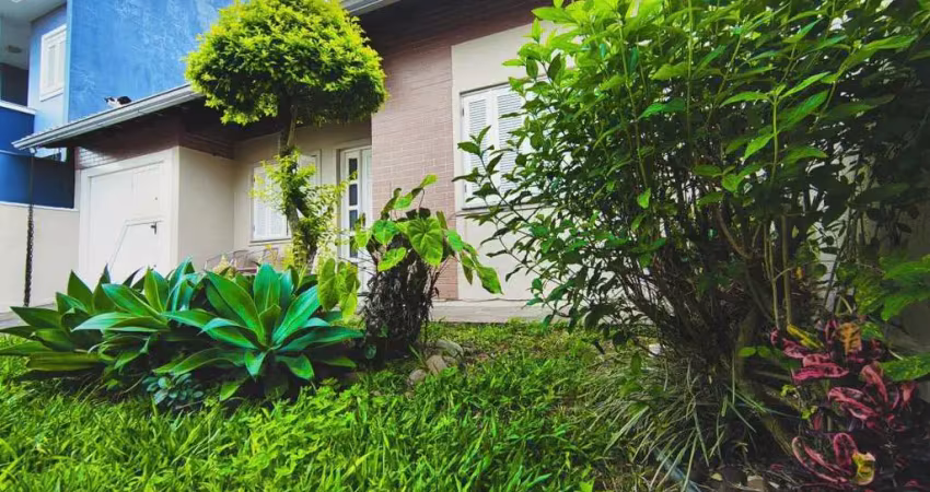 Casa térrea 03  dormitórios com 02 vagas para veículos no bairro moinhos de vento