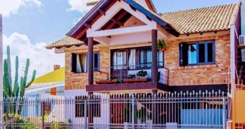 Sobrado com  04 dormitórios , suíte, closet, pátio, piscina e 04 vagas para veículo