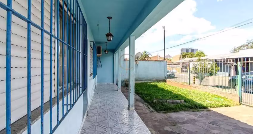 Casa térrea com 04 dormitórios sendo uma suíte, hidro, vaga de garagem  coberta há 5 min. do centro