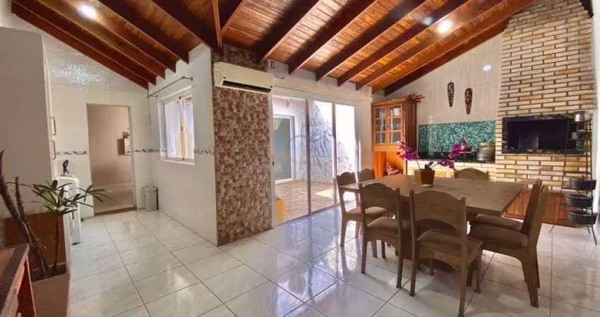 Casa 2 dormitórios - área gourmet - em cond fechado