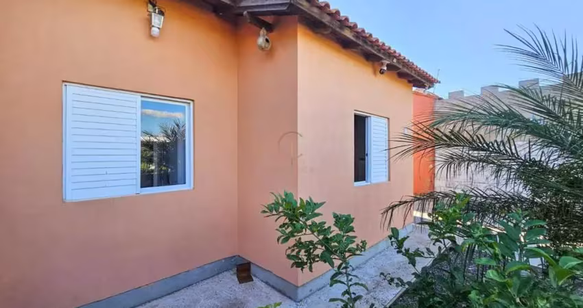 Casa térrea de 03 dormitórios com edícula e espaço para piscina ,02 vagas de garagens no bairro estância velha