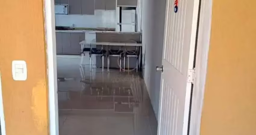 Casa térrea em condomínio, 03 dormitórios e 03 vagas para veículos  no bairro rio branco