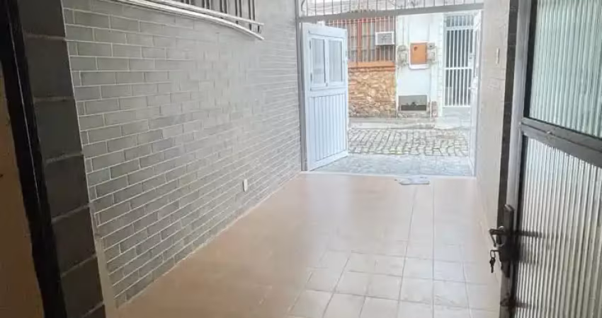 Casa de vila na rua fábio da luz! 3 quartos com suite e vagas! toda reformada!